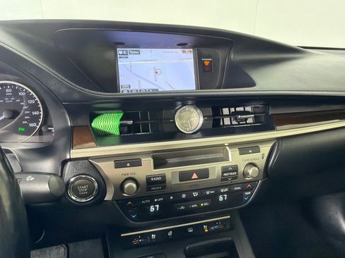 Used 2015 Lexus ES 350 w/ Ultra Luxury Package FWD image 16