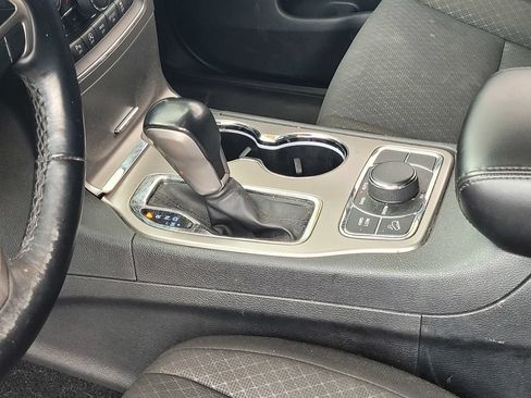 Used 2021 Jeep Grand Cherokee Laredo AWD/4WD image 19