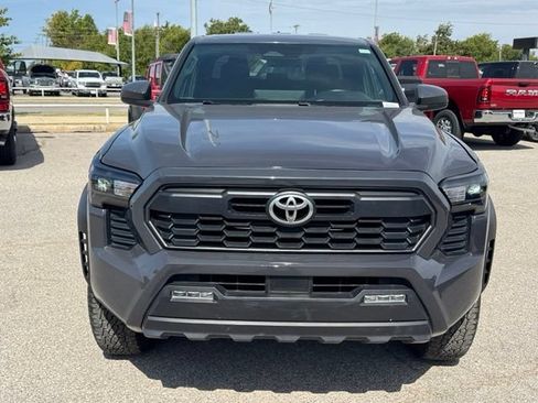Used 2025 Toyota Tacoma TRD Off-Road AWD/4WD image 2