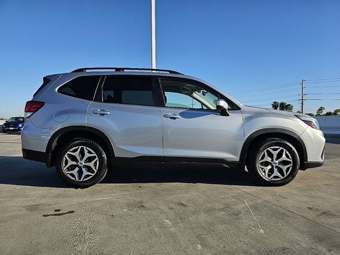 Used 2019 Subaru Forester Premium AWD/4WD image 9