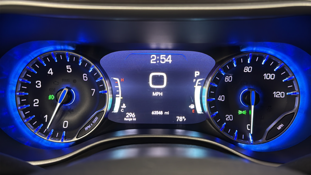 Used 2024 Chrysler Pacifica Touring-L FWD image 16
