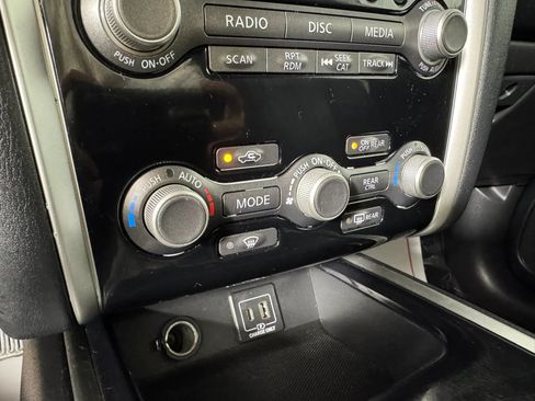 Used 2020 Nissan Pathfinder S FWD image 21