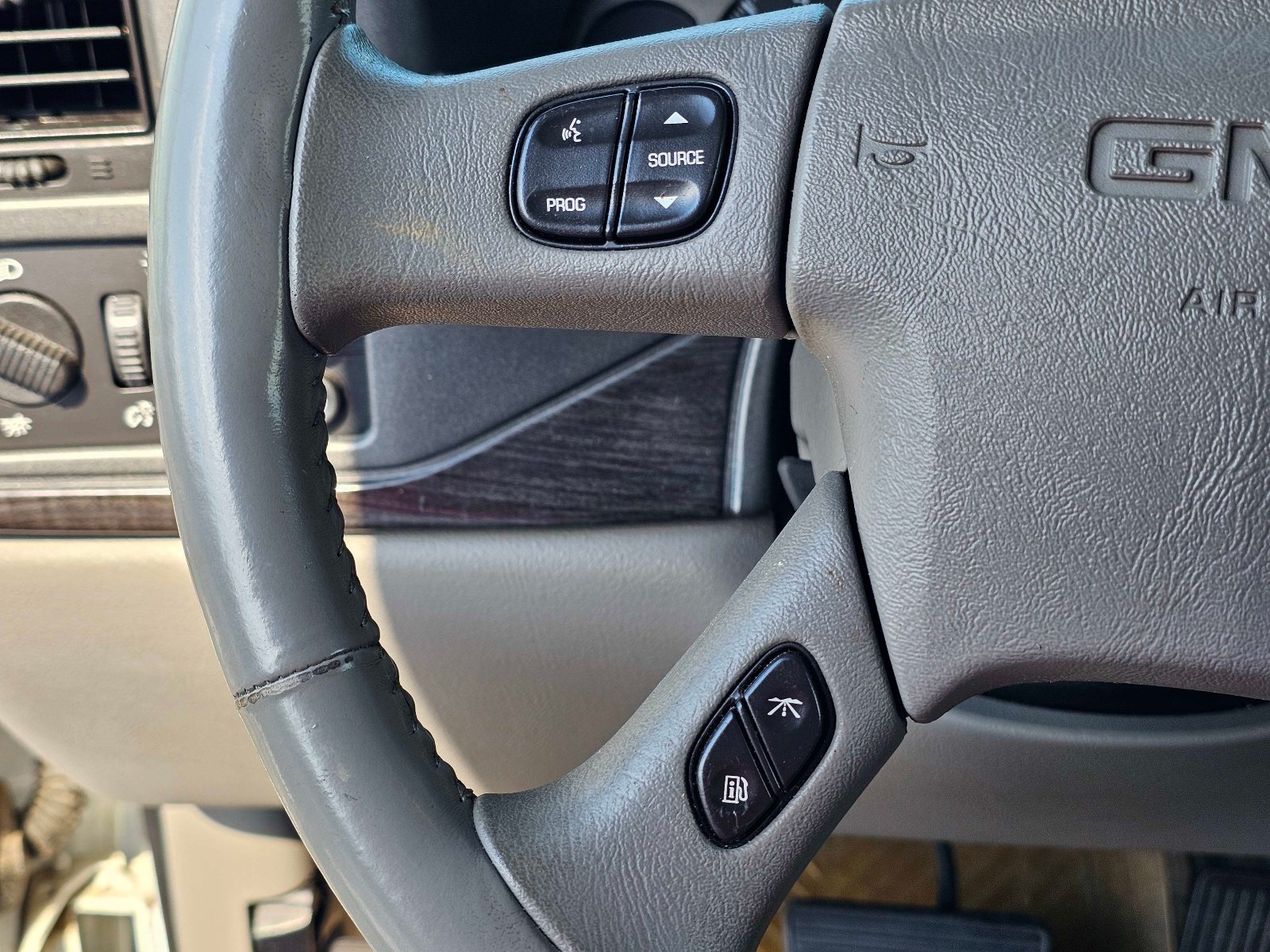 Used 2005 GMC Yukon Denali AWD/4WD image 21