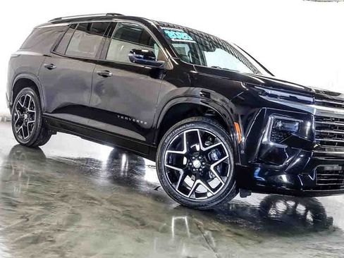 Used 2025 Chevrolet Traverse High Country FWD image 5