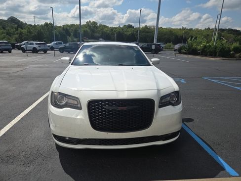 Used 2023 Chrysler 300 S w/ Comfort Group RWD image 2