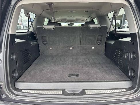 Used 2017 Chevrolet Suburban LT RWD image 13