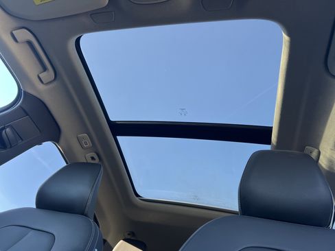 Used 2025 Volvo XC40 B5 Core image 28