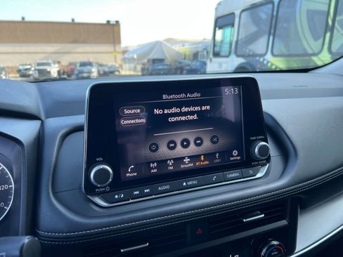 Used 2025 Nissan Rogue SV FWD image 21