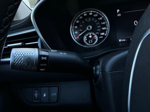 Used 2025 Genesis G70 2.5T image 35