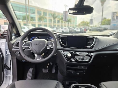 New 2026 Chrysler Pacifica Select image 26
