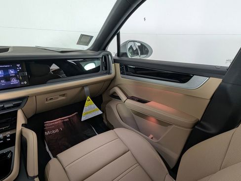 New 2026 Porsche Cayenne image 22