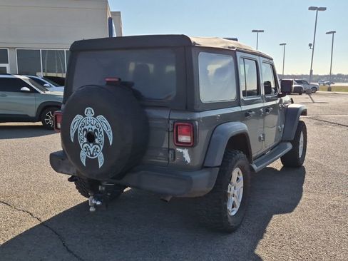 Used 2018 Jeep Wrangler Unlimited Sport image 3