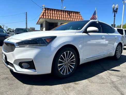 Used 2017 Kia Cadenza Premium w/ Luxury Package image 1
