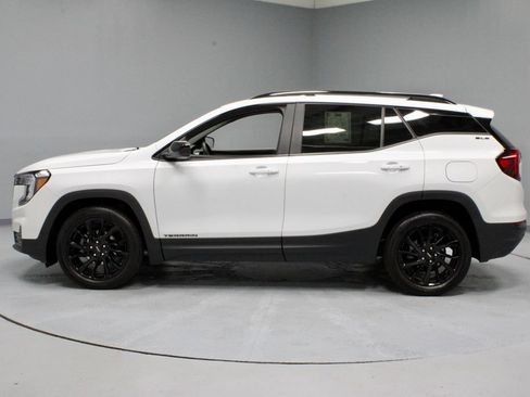 Used 2024 GMC Terrain SLE w/ Driver Convenience Package FWD image 8