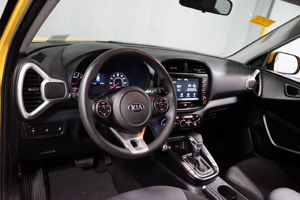 Used 2020 Kia Soul LX FWD image 11