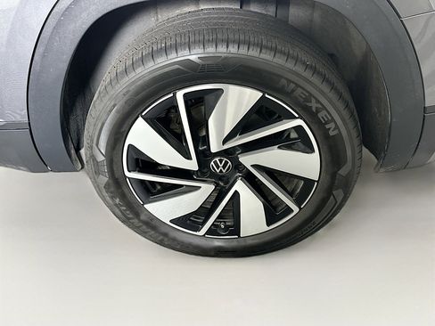 Used 2025 Volkswagen Atlas SE image 11