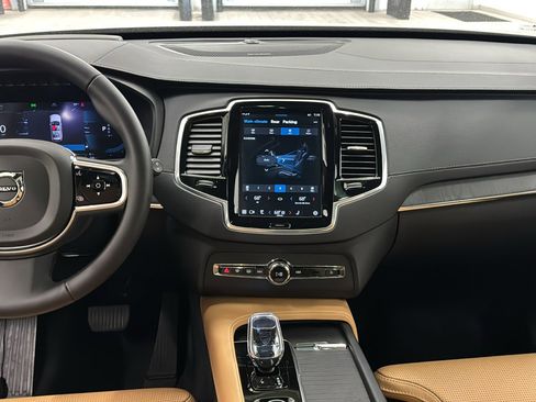 Used 2025 Volvo XC90 T8 Ultra w/ Protection Package Premier image 11