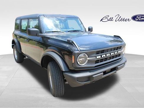 New 2025 Ford Bronco 4-Door image 2
