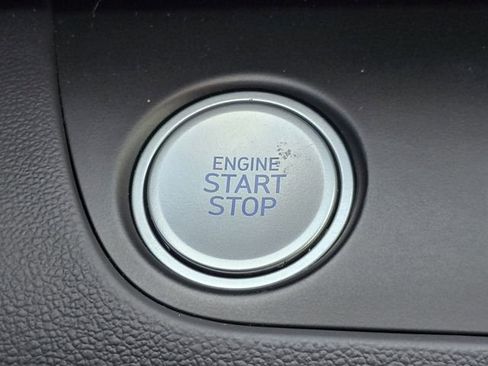 Used 2025 Hyundai Elantra SEL image 33