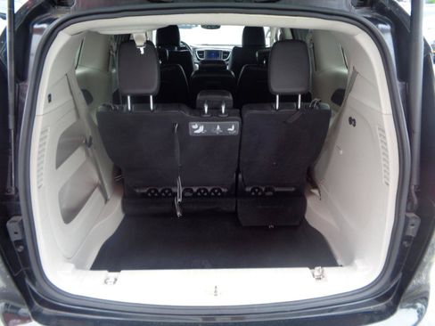 Used 2020 Chrysler Pacifica Touring-L FWD image 35