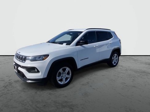 Used 2023 Jeep Compass Latitude AWD/4WD image 4