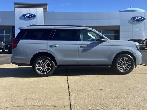 New 2026 Ford Expedition Active RWD image 2