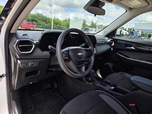 Used 2025 Chevrolet TrailBlazer LT AWD/4WD image 13