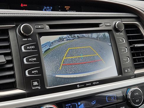 Used 2019 Toyota Highlander Limited image 19