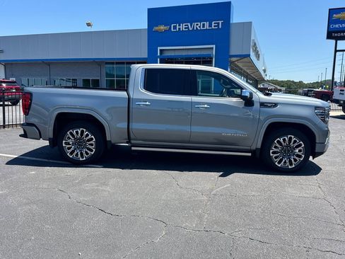 Used 2025 GMC Sierra 1500 Denali Ultimate AWD/4WD image 5