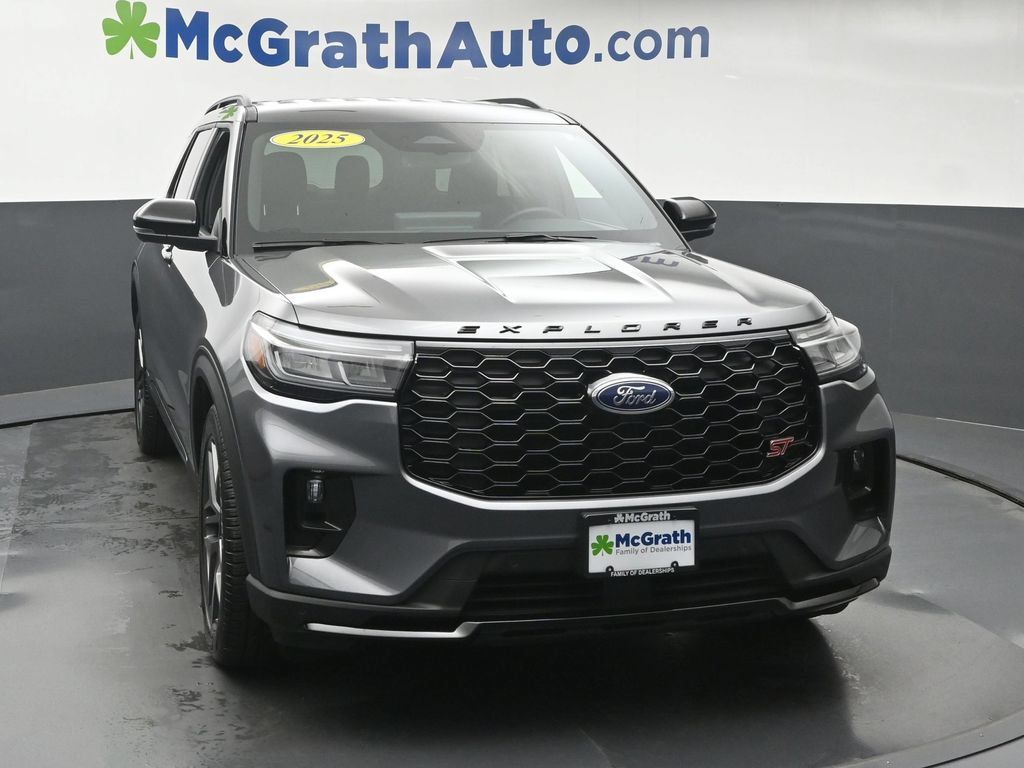 Used 2025 Ford Explorer ST AWD/4WD image 5