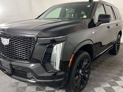 Used 2025 Cadillac Escalade Sport Platinum w/ LPO, ONYX Package AWD/4WD image 4