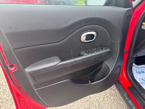 Used 2016 Kia Soul + FWD image 11