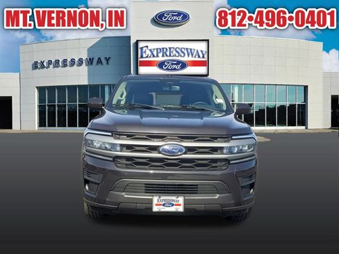 Used 2024 Ford Expedition Max XLT image 4