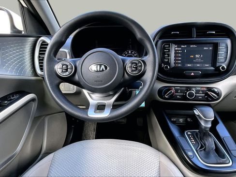 Used 2020 Kia Soul LX FWD image 6