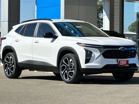 New 2026 Chevrolet Trax RS w/ Driver Confidence Package FWD image 2
