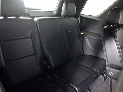 Used 2023 Chevrolet Traverse LT image 34