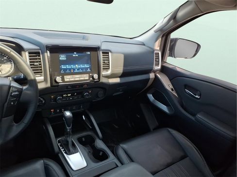 Used 2024 Nissan Frontier SL w/ Technology Package image 16