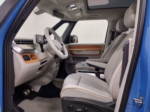 New 2025 Volkswagen ID. Buzz 1st Edition image 27