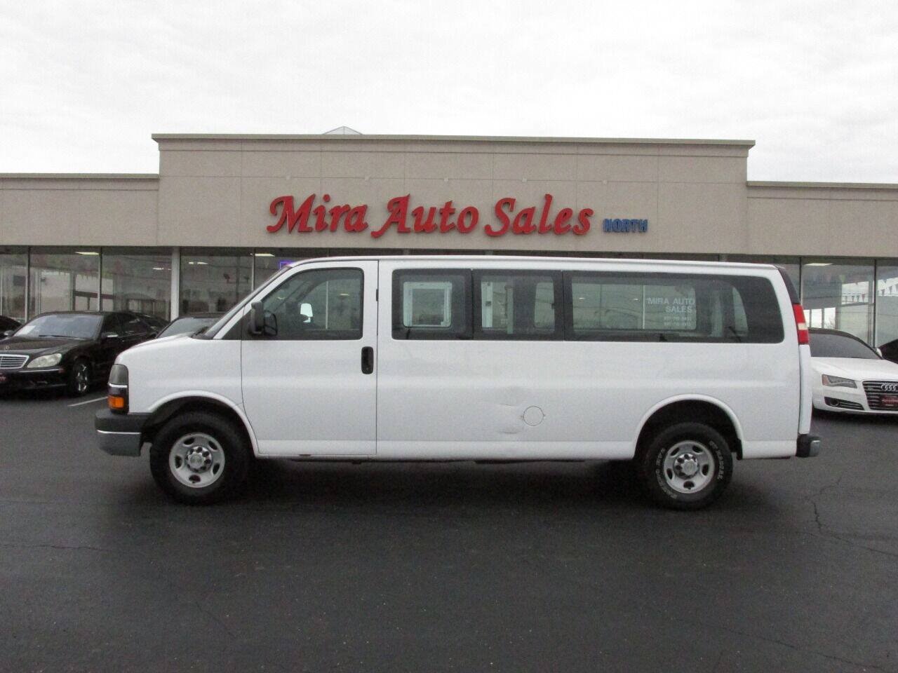 Used 2014 Chevrolet Express 2500 Extended RWD image 1