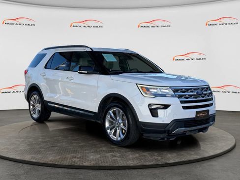 Used 2018 Ford Explorer XLT w/ Equipment Group 202A image 5