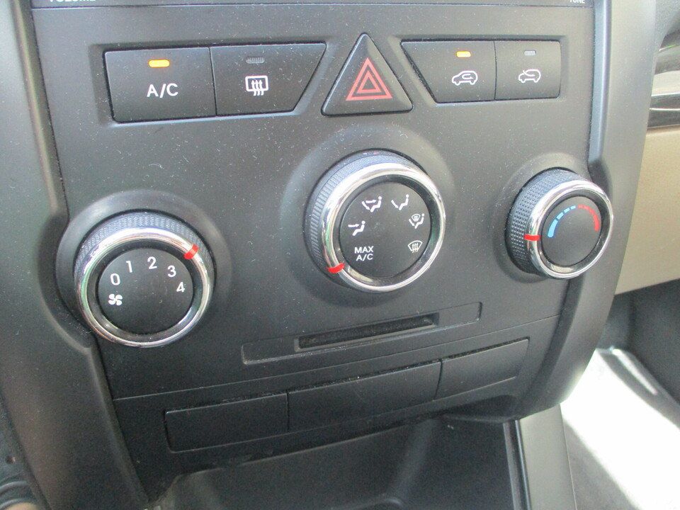 Used 2012 Kia Sorento FWD w/ Third Row Pkg image 29