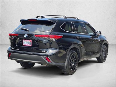 Used 2020 Toyota Highlander XLE AWD/4WD image 6