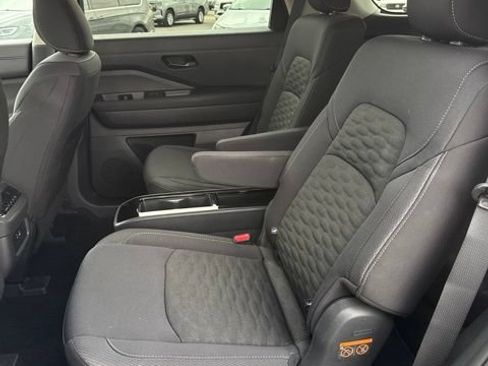 Used 2025 Nissan Pathfinder SV w/ SV Premium Package AWD/4WD image 22