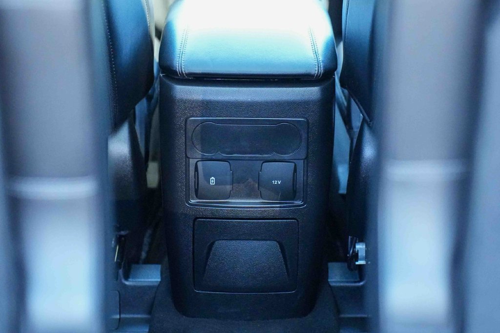 Used 2023 Ford Explorer XLT w/ Equipment Group 202A AWD/4WD image 12