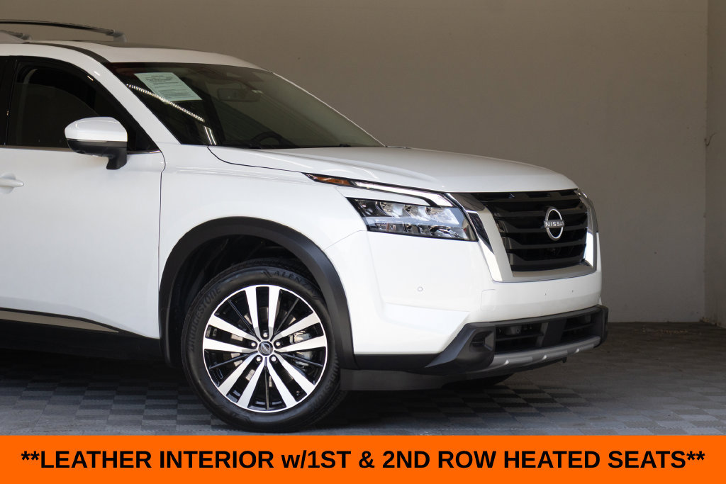 Used 2025 Nissan Pathfinder Platinum w/ Cargo Package FWD image 3