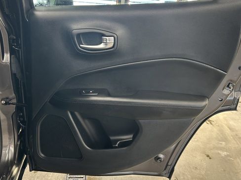 Used 2018 Jeep Compass Latitude image 17