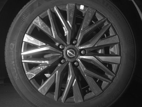 Used 2025 Nissan Altima 2.5 SV FWD image 15