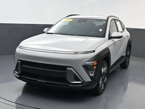 Certified 2025 Hyundai Kona SEL FWD image 8