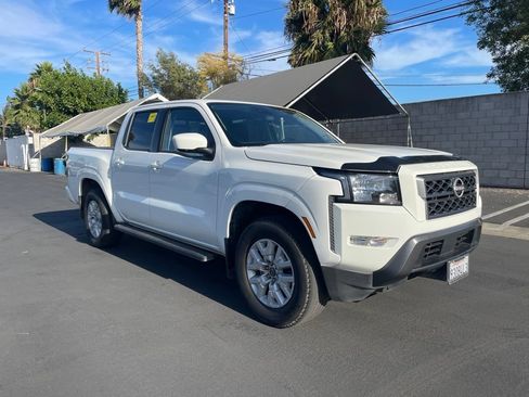 Used 2022 Nissan Frontier SV RWD image 1