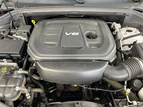 Used 2019 Jeep Grand Cherokee Laredo AWD/4WD image 46